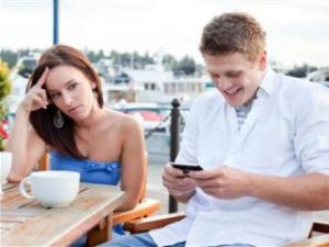 date-annoy-annoying-uniterested-woman-man-fight-cell-phone-phone-busy-unattentive-not-paying-attention-woman-2v1cka5tzamcr9pveuqtxc