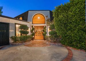 robin-thicke-sunset-strip-house-016-480w