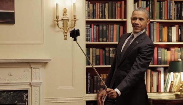 President-Obama-using-a-selfie-stick