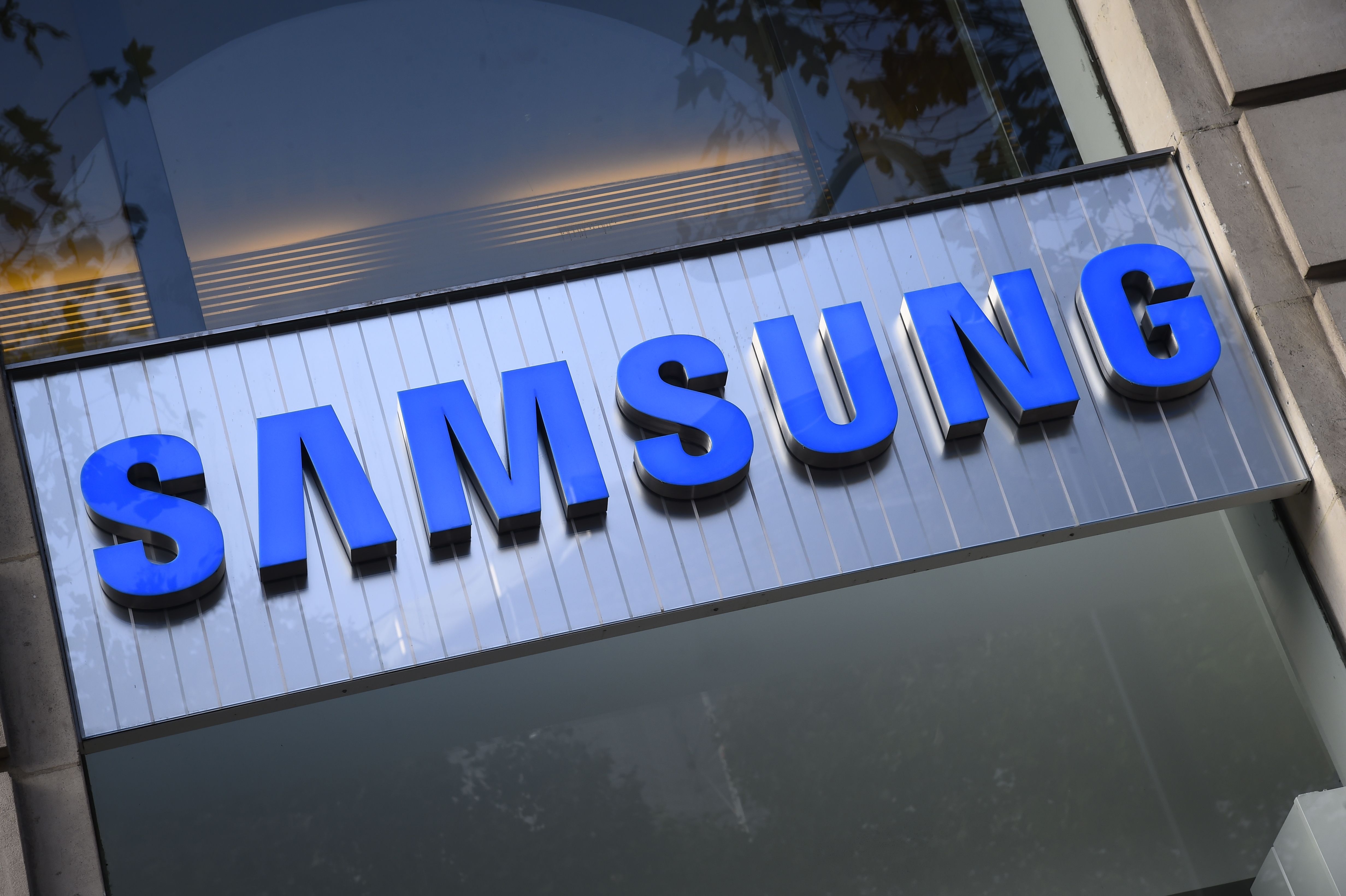 FRANCE-SKOREA-ECONOMY-TELECOM-RECALL-SAMSUNG