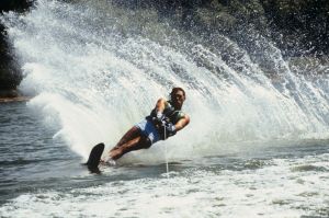 1980s MAN WATERSKIING...