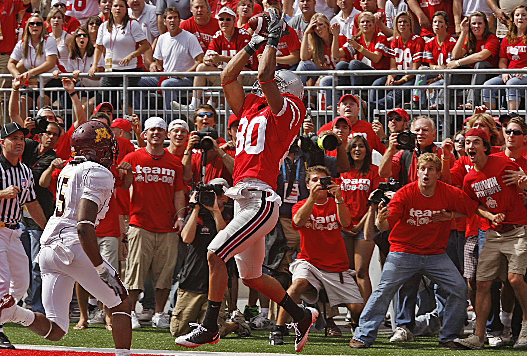 MARLIN LEVISON * mlevison@startribune.com Assign. #00004213K September 27, 2008] - GENERAL INFORMATION: Gophers football vs. Ohio State IN THIS PHOTO: Buckeye fans react along the side line to Brian Robiskie's catch in the end zone as he beat Gophers def