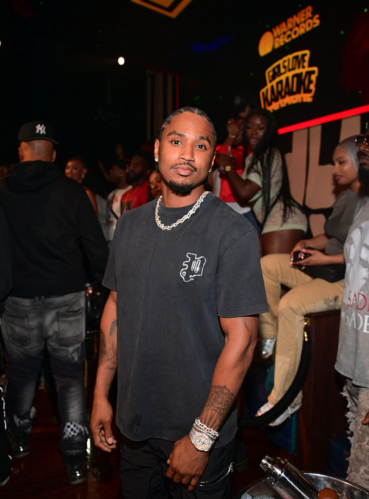 Warner Records Presents The Ultimate Karaoke Experience